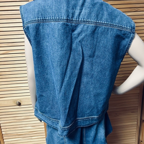 Women’s denim blue vest large Cabelas distressed - Picture 5 of 12